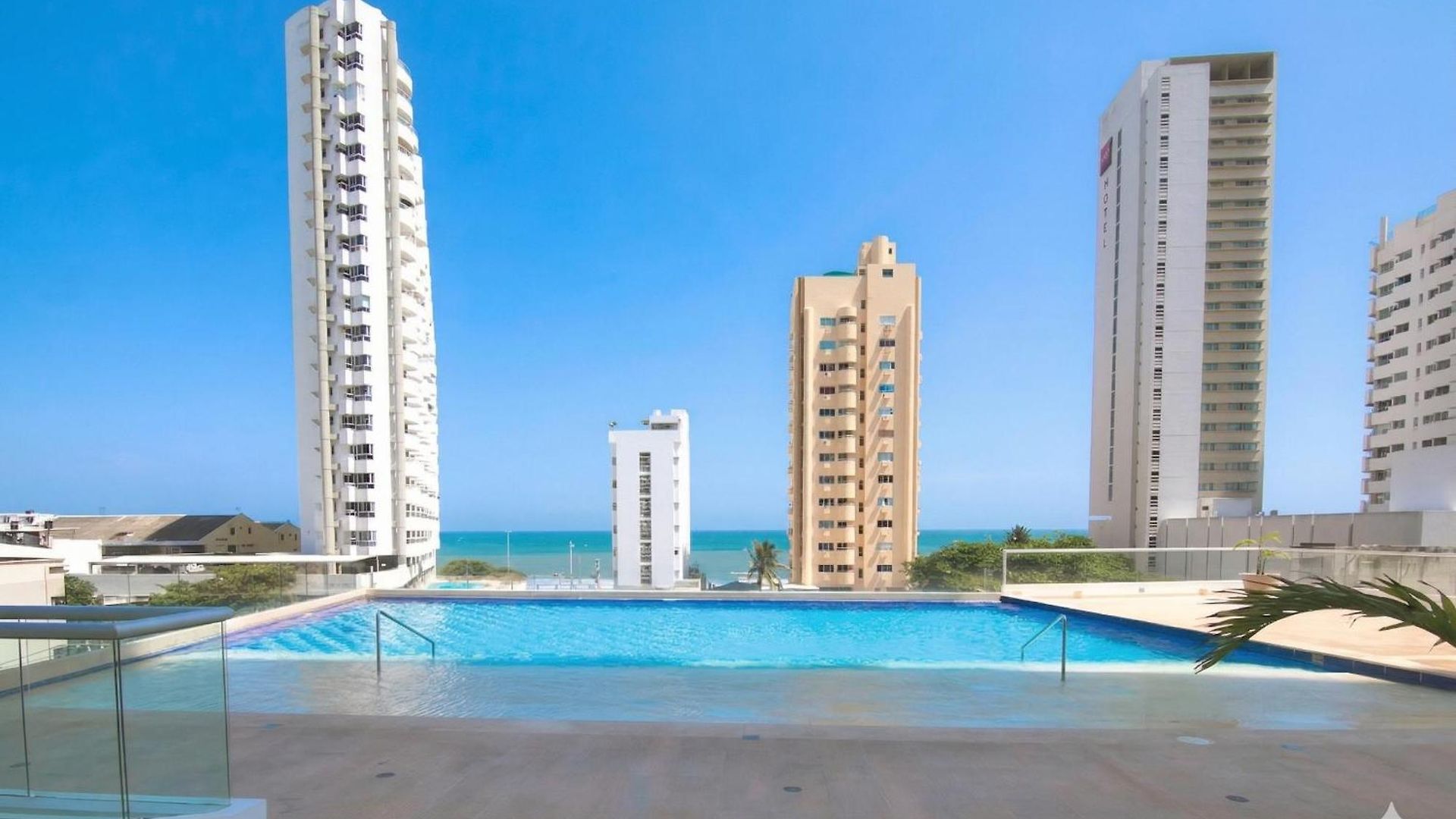 Exclusivo A Cuadra De La Playa Apartamento *
