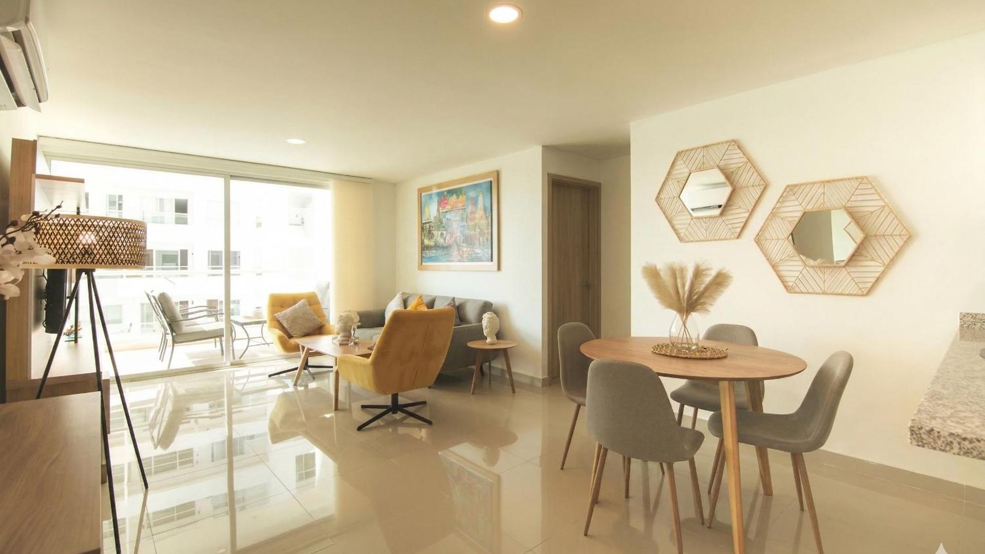 Exclusivo A Cuadra De La Playa Apartamento *