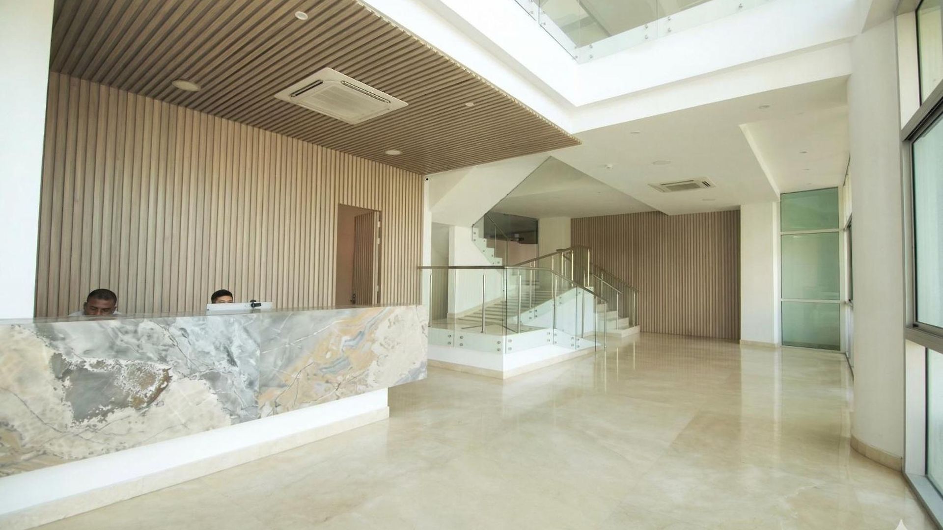 Exclusivo A Cuadra De La Playa Apartamento *